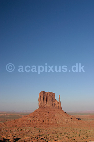 Monument Valley Navajo Tribal Park. The Mittens Butte i Monument Valley Navajo Tribal Park; ; Monument Valley Navajo Tribal Park / Utah og Arizona; USA; Nord Amerika; ; Erosion, Wild West