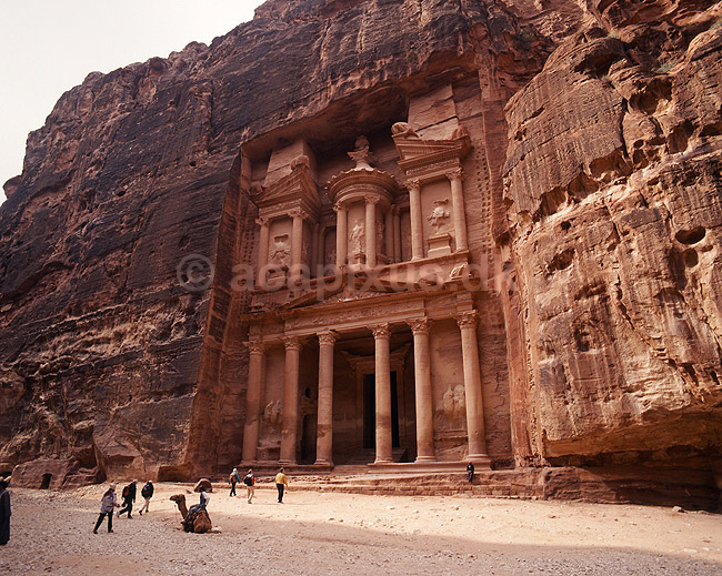 Petra. Al Khazneh = The Treasury; ; Petra; Jordan; Asien; ; sights, turistsev�rdigheder, historie
