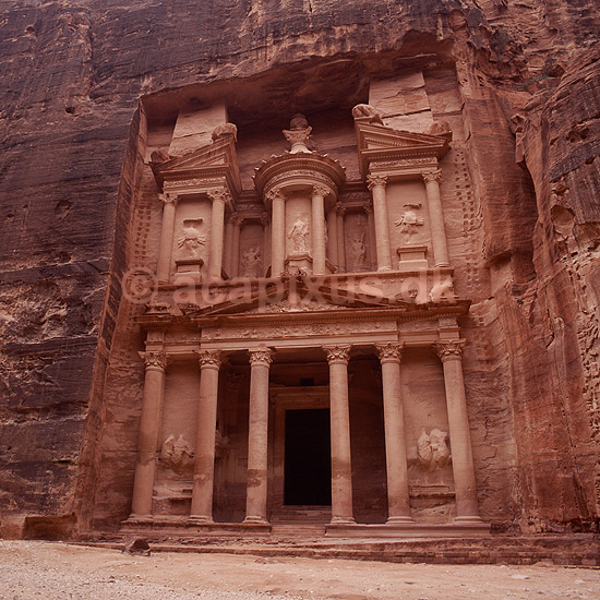 Petra. Al Khazneh = The Treasury; ; Petra; Jordan; Asien; ; sights, turistsev�rdigheder, historie