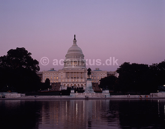 Capitol. US Capitol set ved solnedgang fra The National Mall; ; Washington DC; USA; Nord Amerika; ; demokrati, bureaukrati, regeringer, United States of America, De Forenede Stater
