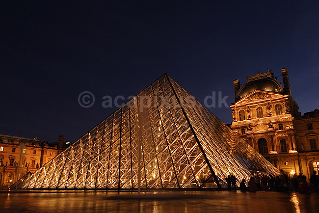 Louvre. Palais du Louvre med Pei Leoh Mings glaspyramide; ; Mus�e du Louvre / Paris; Frankrig; ; ; Sev�rdigheder, pyramider, museer, museum, Pei Leoh Ming