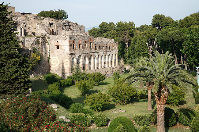 Pompeii. Udsnit af ydermuren ved Pompeii; ; Pompeji / Pompei / Pompeii / Napoli / Campania; Italien; Europa; ; Ark�ologi, vulkaner, vulkanudbrud, pyroplastisk flow, pyroplasma, Vesuvius, Vesuv, naturkatastrofer, turistsev�rdigheder, sev�rdigheder, turisme, Romerriget, romerne, ruiner, ruinbyer
