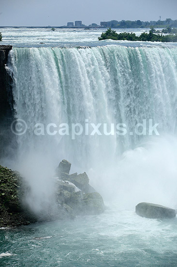 Niagara Falls. Niagara Vandfaldene; ; Niagara Falls; Canada; ; ; vand, vandfald, regnjakke
