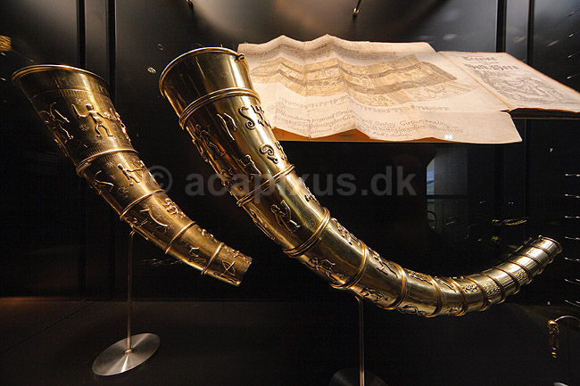 Guldhorn. Kopier Guldhornene p� National Museet; ; National Museet / K�benhavn; ; ; ; Nationalklenodier, klenodier, kulturskatte, skatte, sev�rdigheder, historie