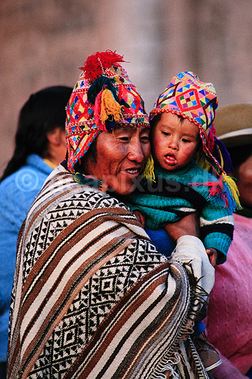 Quechua indianer. Campesinos (quechua indianere) i Cuzco ved Inti Raimi festival ( Scan af KOL2010 ) ; ; Cuzco; Peru; Sydamerika; ; Far og s�n