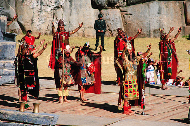 Inti Raimi festivallen. Inti Raimi festivallen - Inka'en hylder solen ( Scan af KOL1972 ) ; ; Sacsayhuaman / Cuzco; Peru; Sydamerika; ; Inca, inka, inkaer, incaer