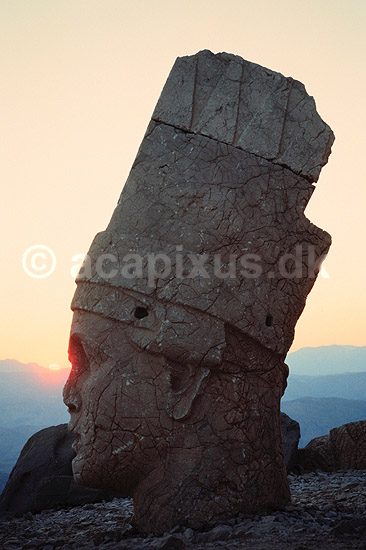 Apollon p� Mt Nemrut. 2 meter h�jt Apollon hoved p� Mt Nemrut Templet's vestside ( Scan af KOL272 ) ; ; Mount Nemrut; Tyrkiet; Asien; ; Mount Nemrud, Nemrut Da?, Nemrut Da??