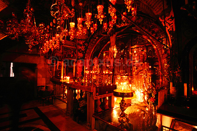 Den 12. Station. Adams Kapel, Den tolvte Station. Stedet for Jesus korsf�stelse i Den Hellige Gravs Kirke ( Scan af KOL5203 ) ; ; Jerusalem; Israel; Asien; ; Religion, kristendom, kirker, Church of the Holy Sepulchre