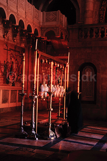 Den Hellige Gravs Kirke. The Stone of Unction i Den Hellige Gravs Kirke ( Scan af KOL5205 ) ; ; Jerusalem; Israel; Asien; ; Religion, kristendom, kirker, Church of the Holy Sepulchre