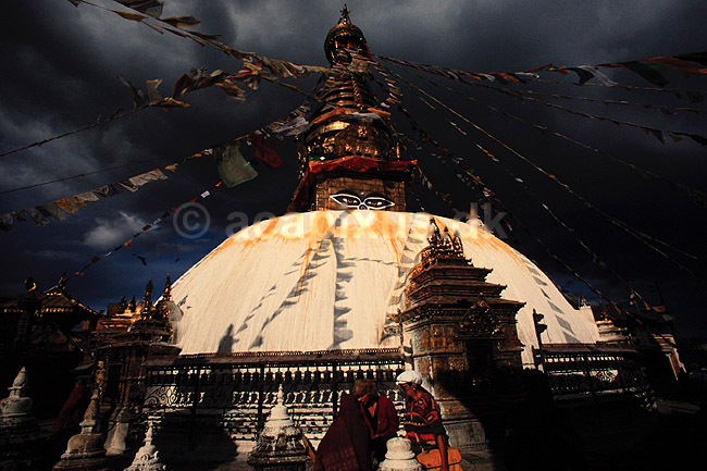 Swayambhunath. Swayambhunath stupaen - Swayambhunath, Kathmandu ( Scan af KOL1414 ) ; ; Kathmandu; Nepal; Asien; ; Buddha, buddhisme, stupa