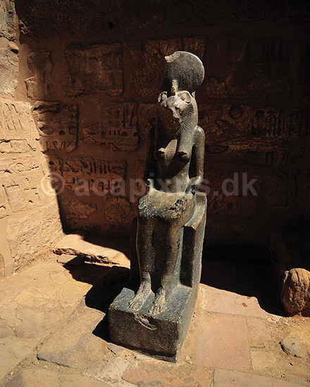 Karnak Tempel. Karnak Tempel - Sekhmet statue i Ptah templet ( Scan af KOL7690 ); ; Luxor; Egypten; Afrika; ; 