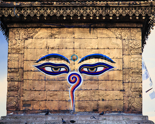 Swayambhunath stupaen. Swayambhunath stupaen - Buddhas �jne ( Scan af KOL4250 ); ; Swayambhunath / Kathmandu; Nepal; Asien; ; Stupa, stupaer, budhisme, budha, budhas �je