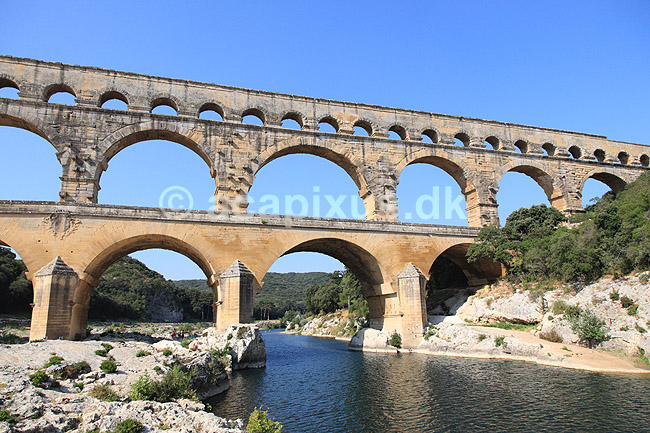 Pont du Gard. Den romerske aquedukt Pont du Gard over floden Gardon; ; Vers-Pount-du-Gard / Roussillon languedoc; Frankrig; ; ; Vandforsyning, romerriget, romersk, aquadukt, aqueduct