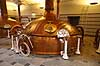 Bryghuset. Brygkedler i Ny Carlsberg Bryghus  Valby Danmark   malt, maltbyg, urt, humle, �l, m�skning, m�skekeddel, urtkeddel, brygger, brygning, �lbrygning, Carl Jacobsen
