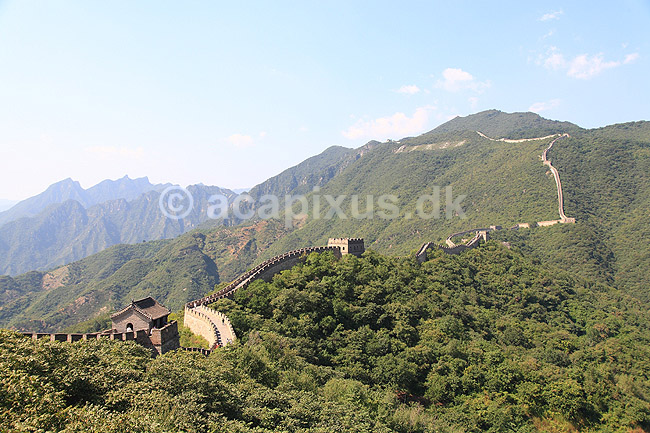 Kinesiske Mur. Den Kinesiske Mur ved Badaling, det bedst bevarede stykke af muren; ; Kinesiske Mur / Badaling; Kina; ; ; turistsev�rdigheder, turisme, Den Store Mur, The Great Wall, UNESCO World Heritage, UNESCO Verdens Arv, beskyttelse, invasion, forsvar, forsvarsmur