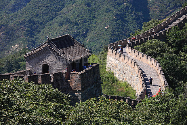 Kinesiske Mur. Den Kinesiske Mur ved Badaling, det bedst bevarede stykke af muren; ; Kinesiske Mur / Badaling; Kina; ; ; turistsev�rdigheder, turisme, Den Store Mur, The Great Wall, UNESCO World Heritage, UNESCO Verdens Arv, beskyttelse, invasion, forsvar, forsvarsmur