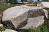 Stenbrud. Sten brudt med kiler ved Fyrvej p� Hammerodde  Hammerodde / Bornholm Danmark   Granitsten, granitbrud