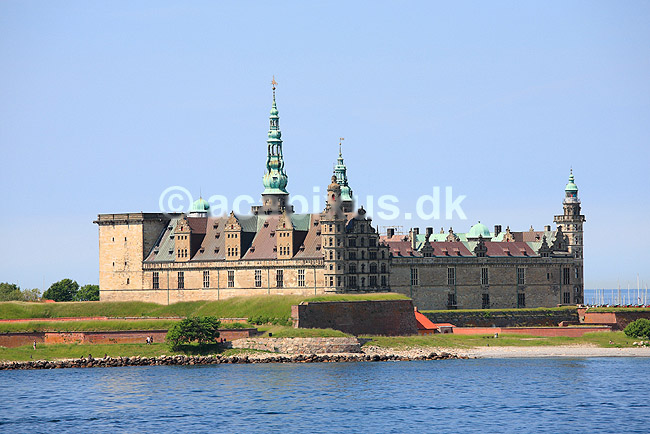 Kronborg. Kronborg set fra s�siden; ; �resund / Helsing�r; Danmark; ; ; Borge, kongeborge, spir, f�stning, skatteindrivelse