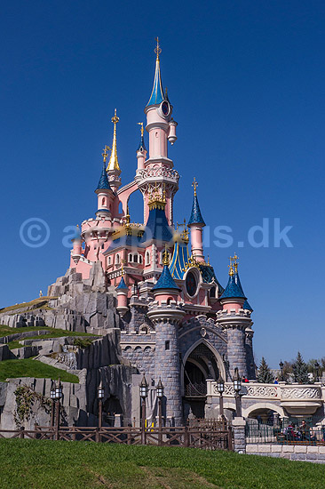 Disneyworld. Torneroses slot i Fantasyland i Disneyworld i Paris; ; Paris; Frankrig; ; ; Princesseslottet, Eurodisney, Disneyland Park, Sleeping Beauty Castle, Forlystelsespark, forlystelsesparker