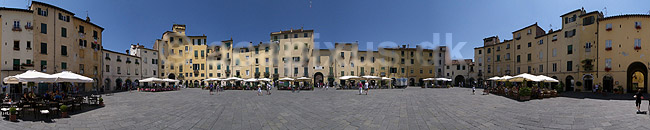 Piazza Anfiteatro. Plads bygget omkring tidligere romersk amfiteater - Anfiteatro Romano - i Lucca; ; Lucca; Italien; ; ; Toscana, Toscany, toscansk. Fortorvscaf�, turisme, sightseeing