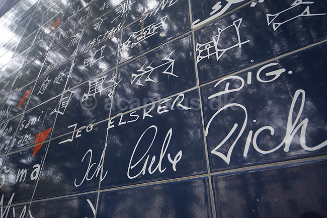 Wall of Love. Mur med teksten >Jeg elsker dig< p� utallige sprog; ; Paris; Frankrig; ; ; 10 Rue Andr� Barsacq, 75018 Paris, France. I love you, k�rlighed, romantik, romantisk