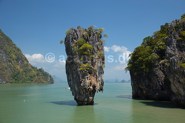 James Bond Island. Ko Khao Phing Kan  alias  James Bond  Island  i Ao Phang Nga National Park i Thailand ; ; ; Thailand; ; ; seværdigheder, rejser, turisme
