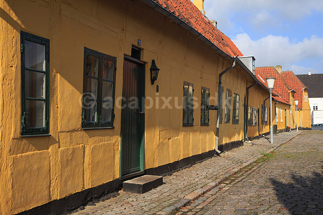 Maribo k�bstad. Bindingsv�rkshuse i brolagte Kapellanstr�de i Maribo, Kapellangaard, Bagtorv; ; Maribo; Danmark; ; ; k�bst�der, Lolland, Bagtorvsomr�det, Bagtorvet