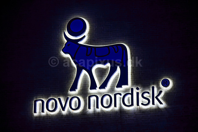 Novo Nordisk. NovoNordisk logo ved forsknings centeret i M�l�v; ; M�l�v; Danmark; ; ; Logoer, pharma, industri, pharmaceutisk 