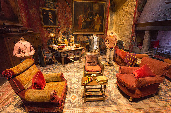 Hogwarts . Griffendor Commons eller f�llesstuen p� Hogwarts skolen; ; Warner Bros. Studio Tour London / Watford; England; ; Sev�rdigheder; Harry Potter, film, filmindustri, filmkullisser