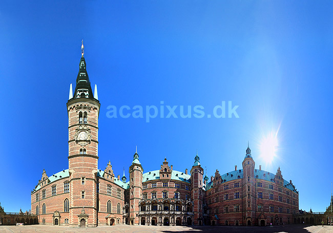 Frederiksborg. 360 graders panorama fra den indre g�rdsplads p� Frederiksborg Slot.; ; Hiller�d; Danmark; ; sev�rdigheder; slotte, arkitektur, borge, panoramaer