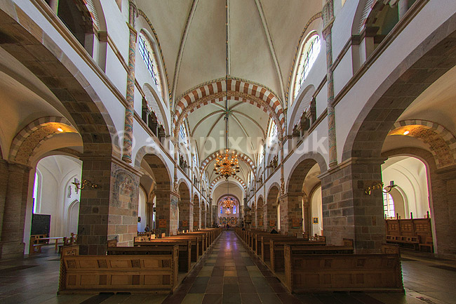Ribedomkirke. Kirkeskibet i Ribe Domkirke (Vor Frue Kirke Maria); ; Ribe; Danmark; ; Sev�rdigheder; Kirker, Domkirker, kristendom, 