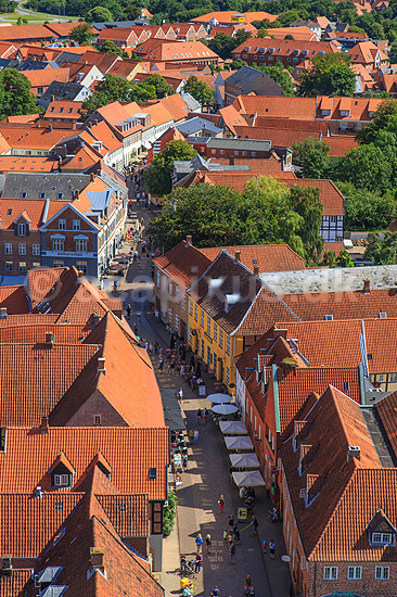 Ribe. Gamle huse i Overdammen, Mellemdammen og Nederdammen i Ribe; ; Ribe; Danmark; ; ; hustage, tage, g�gade, g�gader
