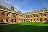 Gonville and Caius College. Gonville Court i Gonville and Caius College  Gonville and Caius College / Cambridge England   Sev�rdigheder, universiteter, uddannelsesinstitution