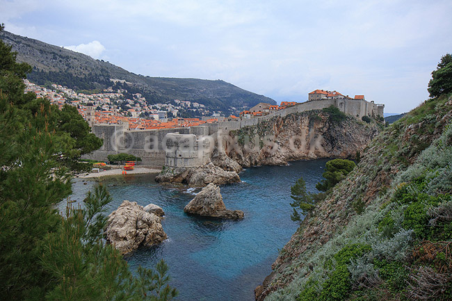 Dubrovnik. Udsigt fra Lovrijenac fortet over bymuren og den gamle bydel i Dubrovnik; ; Dubrovnik; Kroatien; ; ; Croatien