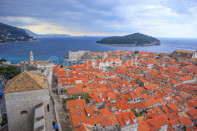 Dubrovnik. Udsigt fra bymuren over hustage i den gamle bydel i Dubrovnik; ; Dubrovnik; Kroatien; ; ; Croatien