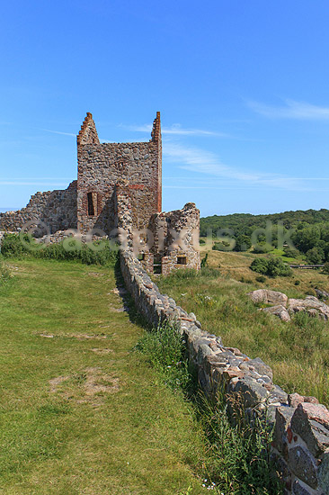 Hammershus. Blommet�rnet ved Hammershus slotsruin; ; Bornholm; Danmark; ; Sev�rdigheder; Turistattraktion