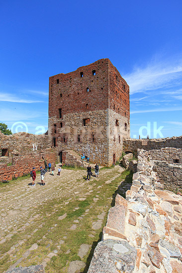 Hammershus. Mantelt�rnet ved Mantelg�rden i Hammershus slotsruin; ; Bornholm; Danmark; ; Sev�rdigheder; Turistattraktion