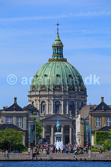 Amalienborg og Marmorkirken. Amalienborg og Marmor Kirken / Frederiks Kirke set fra Operahuset; ; K�benhavn; Danmark; ; Sev�rdigheder; 