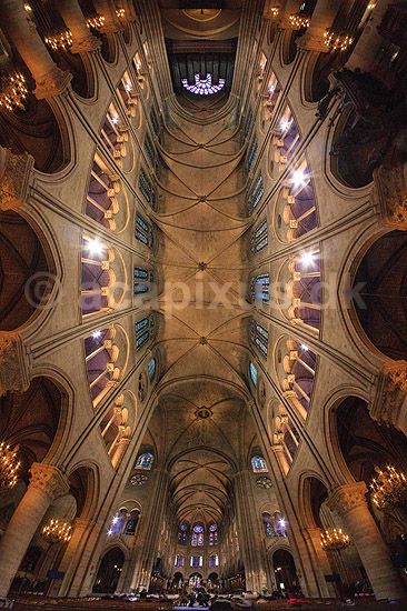 Cath�drale Notre-Dame. Loftsbuer over hovedskibet i Notre Dame domkirken i Paris; ; Notre Dame / Paris; Frankrig; ; ; Religion, kristendom, Notre Dame Cathedral, 6 Parvis Notre-Dame - Place Jean-Paul II, 75004 Paris, France. Kirker, domkirker, katedral, katedraler