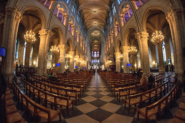 Cath�drale Notre-Dame. Hovedskibet i Notre Dame domkirken i Paris; ; Notre Dame / Paris; Frankrig; ; ; Religion, kristendom, Notre Dame Cathedral, 6 Parvis Notre-Dame - Place Jean-Paul II, 75004 Paris, France. Kirker, domkirker, katedral, katedraler