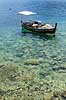 Fiskerb�d. En lille fiskerb�d p� vandet i havnen i Primosten  Primosten Kroatien   Havn, havne, turistm�l