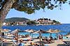 Primosten. Badende p� stranden i Primosten  Primosten Kroatien   Ferie, turistm�l, badning, solbadning, solbadere, sandstand