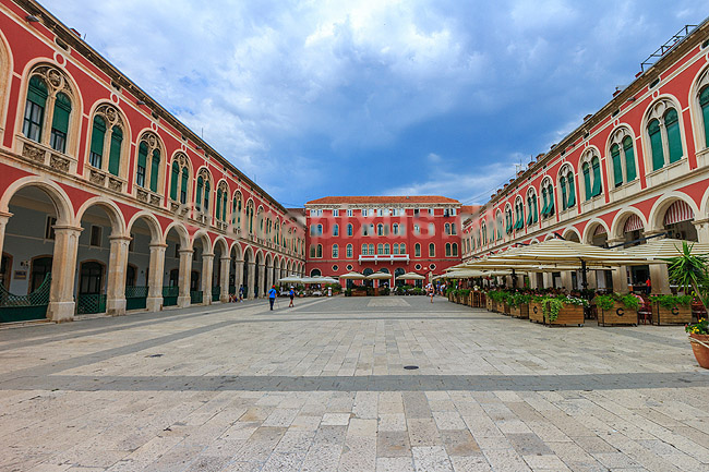 Trg Republike i Split. Republic Square i Split fyldt med restauranter; ; Split; Kroatien; ; ; 