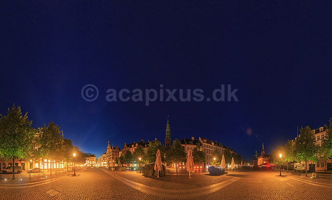 H�jbro Plads. 360 graders panorama af H�jbro Plads. T.v. Amager Torv med Storkespringvandet, i midten Nikolaj Kunsthal, og t.h. Absalon Statuen og Christiansborg; ; K�benhavn; Danmark; ; sev�rdigheder; 