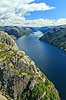 Lysefjorden. Landskabet n�r Preikestolen med Lysefjord i baggrunden  Preikestolen / Forsand / Stavanger Norge   Vandring, vandretur, fjeldvandring