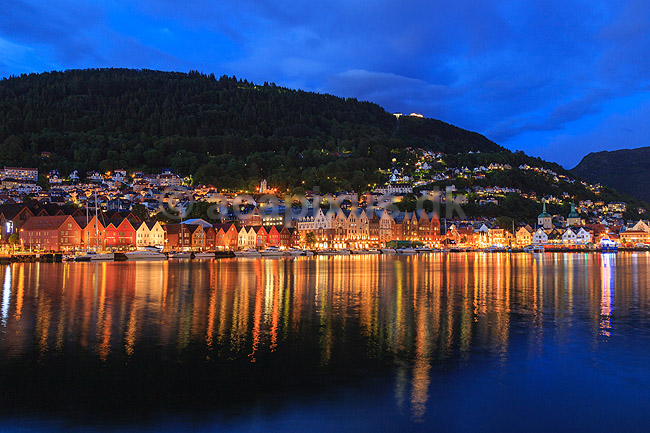 Bergen. Bryggen i Bergen i skumringen; ; Bergen; Norge; ; ; Turisme, sev�rdigheder