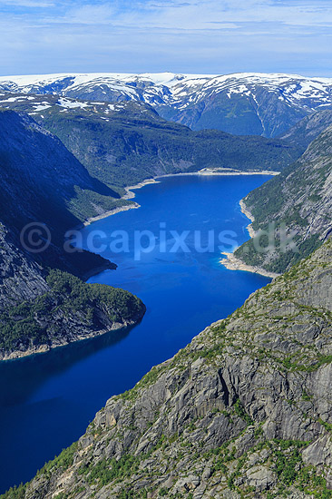 Ringedalvatnet. Udsigt over over Ringedalvatnet n�r Hardangervidda National Park; ; Trolltunga / Tyssedal; Norge; ; ; Vandring, vandretur, fjeldvandring, turisme, hiking