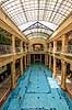 Gellert thermiske bade. Gellert termiske bade, Gellert Thermal Baths and Swimming Pool, p� den vestlige Buda-side af Donaufloden i Budapest  Hotel Gellert / Budapest Ungarn  sev�rdigheder Gellert Gyogyfurdo es Uszoda, swimmingpool, badeferie, badning, sv�mning
