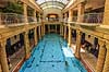 Gellert thermiske bade. Gellert termiske bade, Gellert Thermal Baths and Swimming Pool, p� den vestlige Buda-side af Donaufloden i Budapest  Hotel Gellert / Budapest Ungarn  sev�rdigheder Gellert Gyogyfurdo es Uszoda, swimmingpool, badeferie, badning, sv�mning