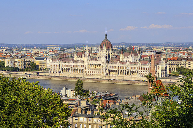 Ungarns parlamentsbygning. Parlamentet i Ungarn, Hungarian Parliament Building, Orszaghaz, ved Donaufloden i Budapest; ; Parlamentet / Budapest; Ungarn; ; sev�rdigheder; Regeringer, demokrati, administration, parlament